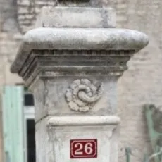 Pilier en pierre de taille