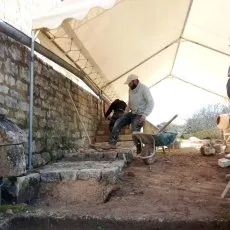Réalisation d'un dallage extérieur en pavés anciens