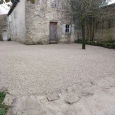 Cour gravillonnée