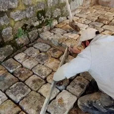 Dallage extérieur en pavés anciens