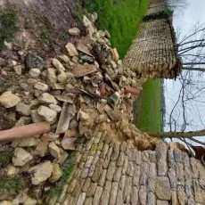 Mur en moellons écroulé - restauration à suivre