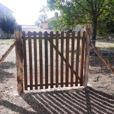 Chantier Theil Rabier - Clôture en grillage noué avec piquet de châtaignier (…)